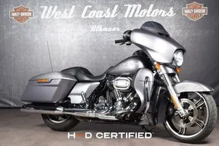 Harley-Davidson Street Glide (2017) — foto 1