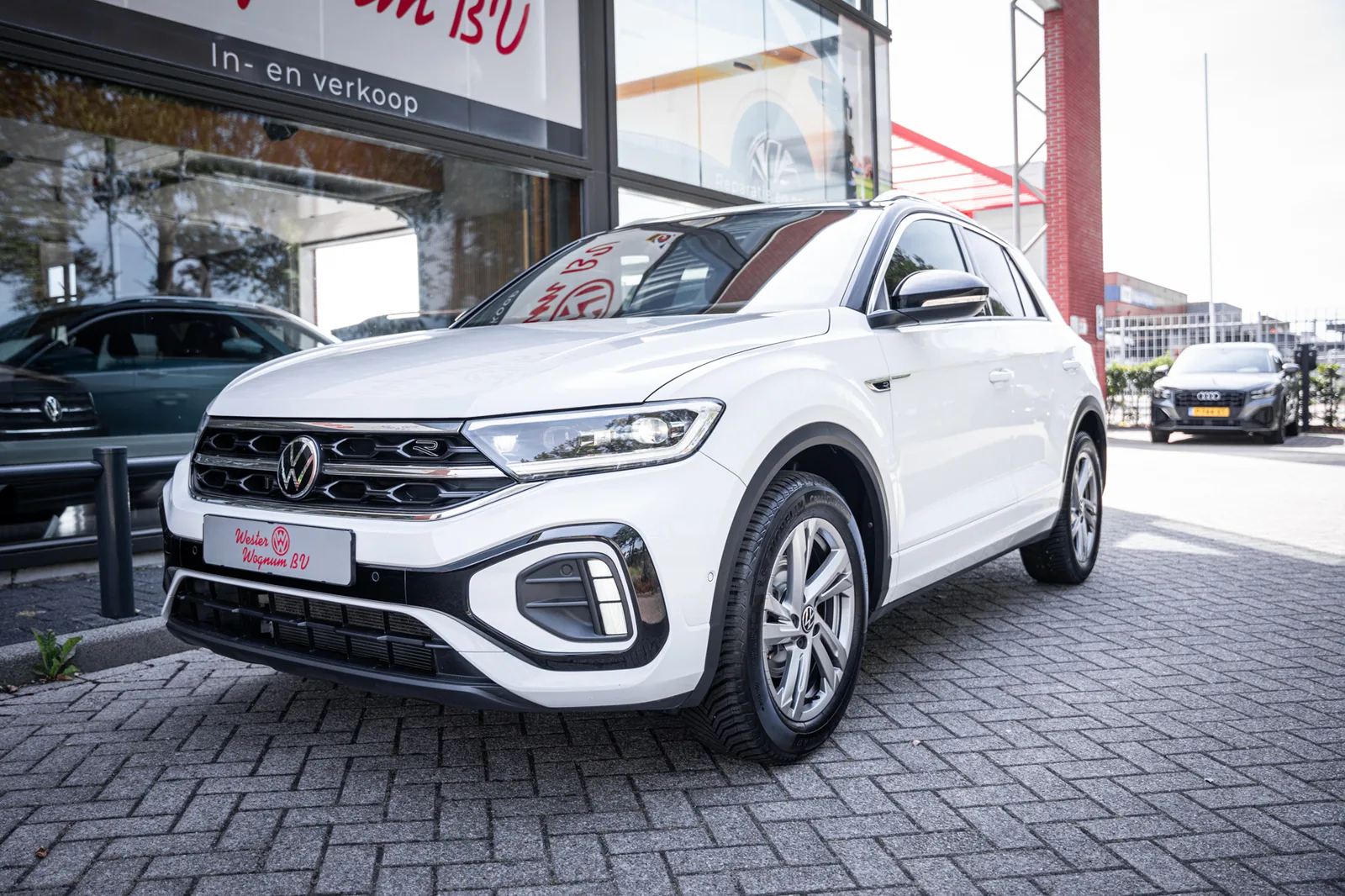 Volkswagen T-Roc (2023) — foto 1