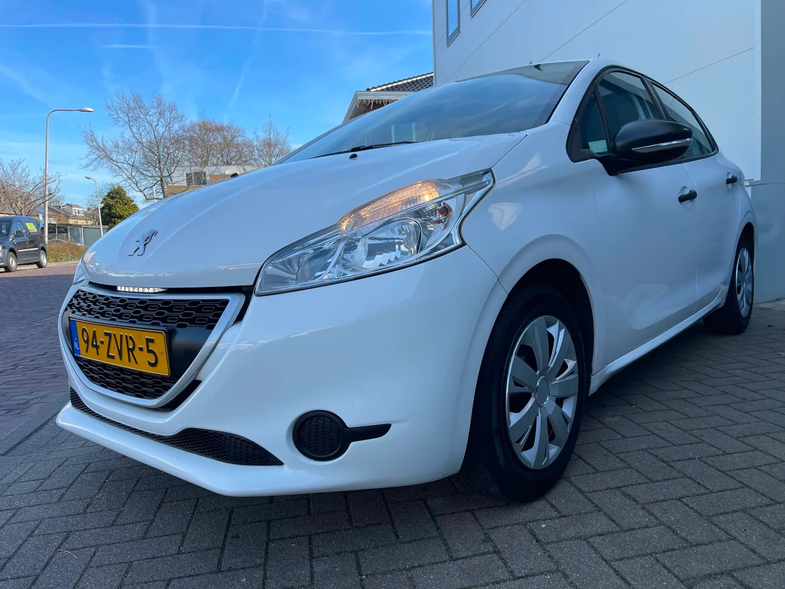 Peugeot 208 (2013) — foto 1