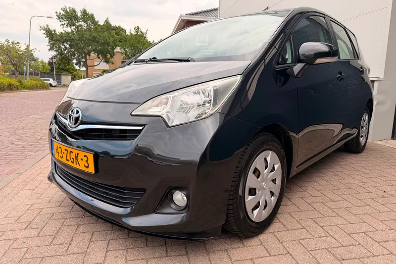 Toyota Verso-S (2012)