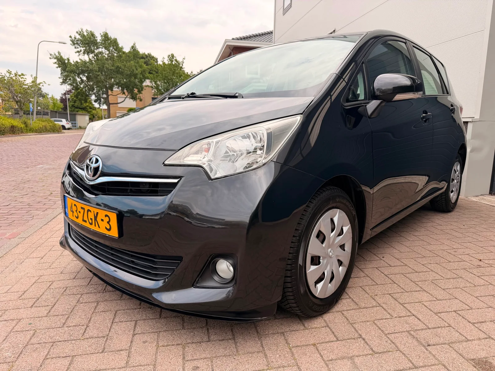Toyota Verso-S (2012) — foto 1