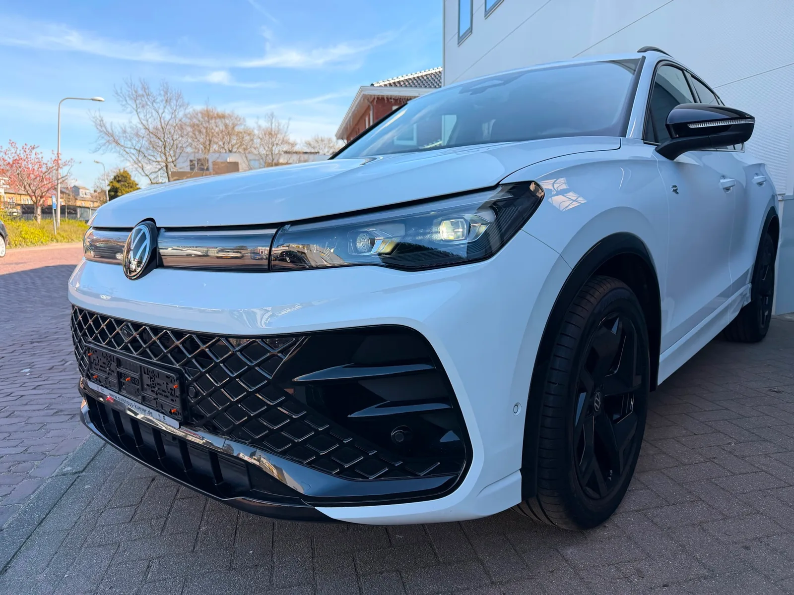 Volkswagen Tiguan (2024) — foto 1