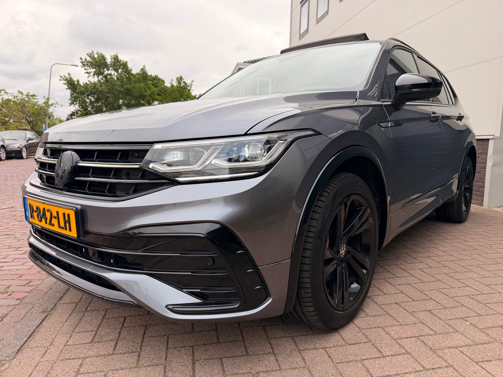 Volkswagen Tiguan (2022) — foto 1