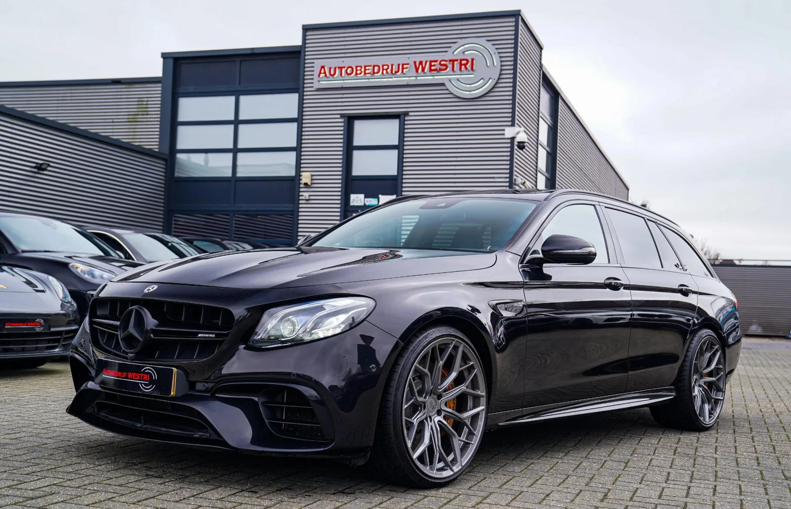 Mercedes-Benz Benz (2017) — foto 1