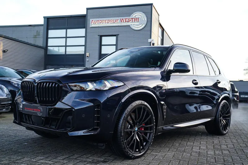 BMW X5 (2023)