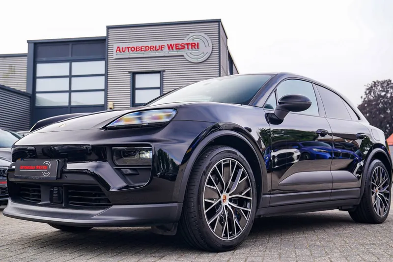 Porsche Macan (2024)