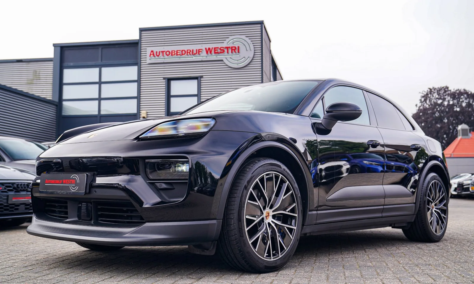 Porsche Macan (2024) — foto 1