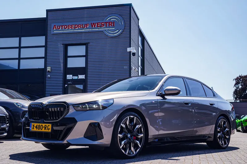 BMW i5 (2024)