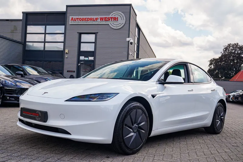 Tesla Model (2026)