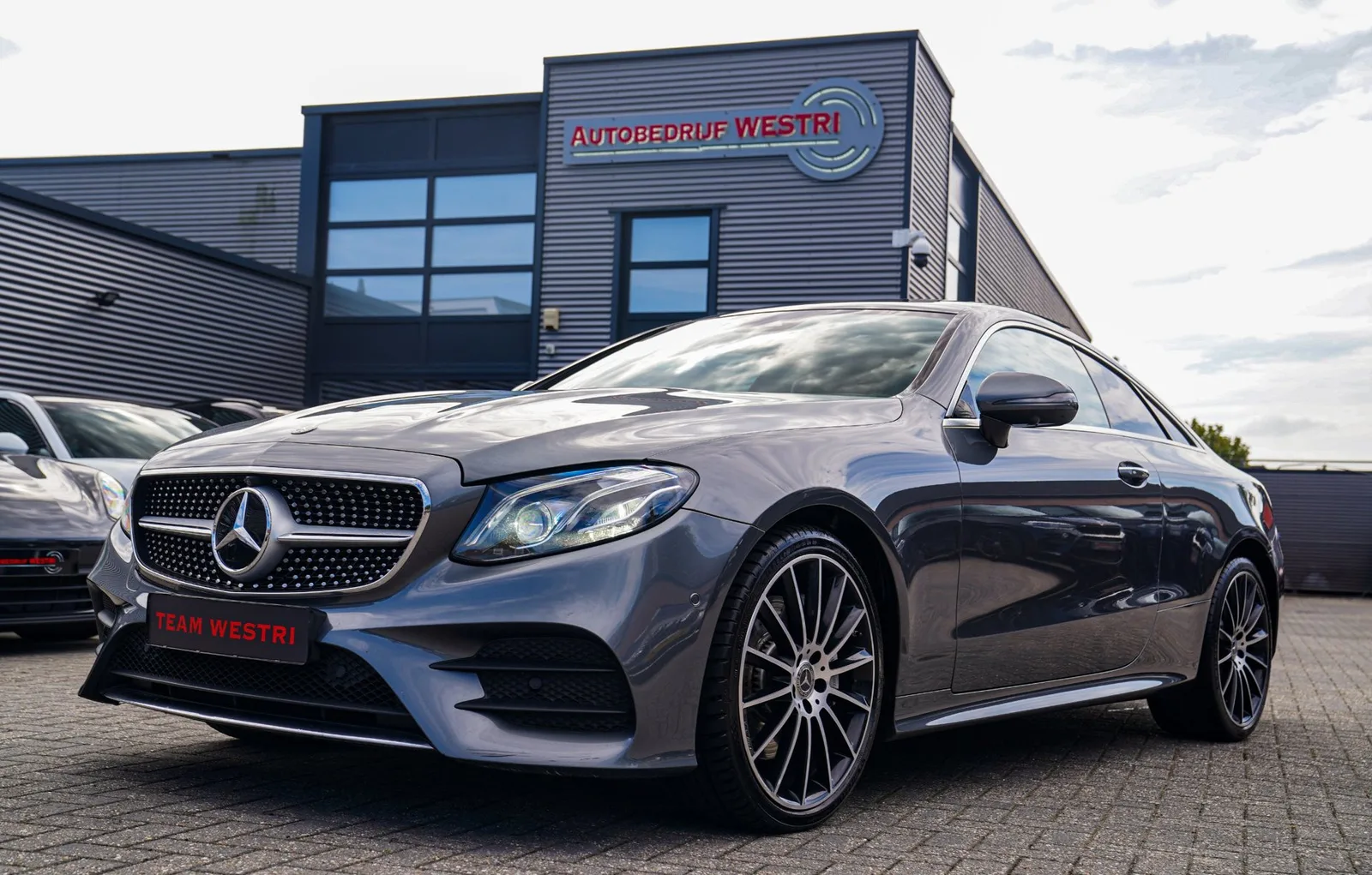 Mercedes-Benz Benz (2017) — foto 1