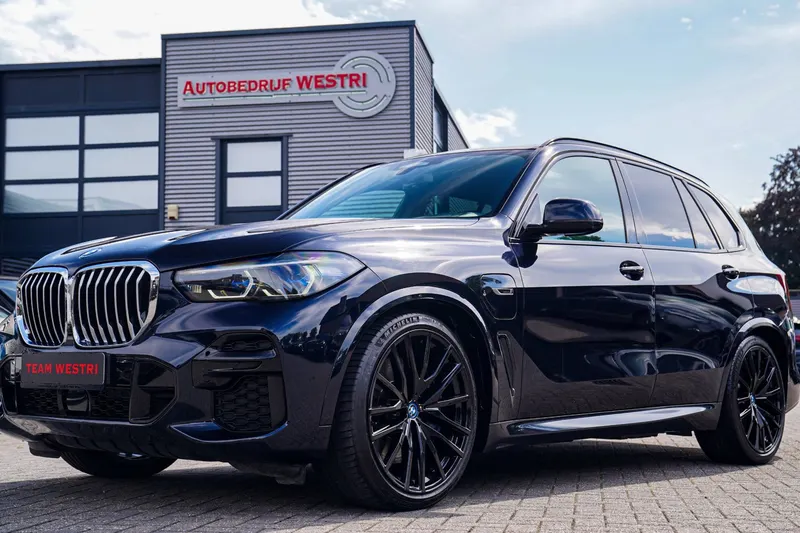 BMW X5 (2023)