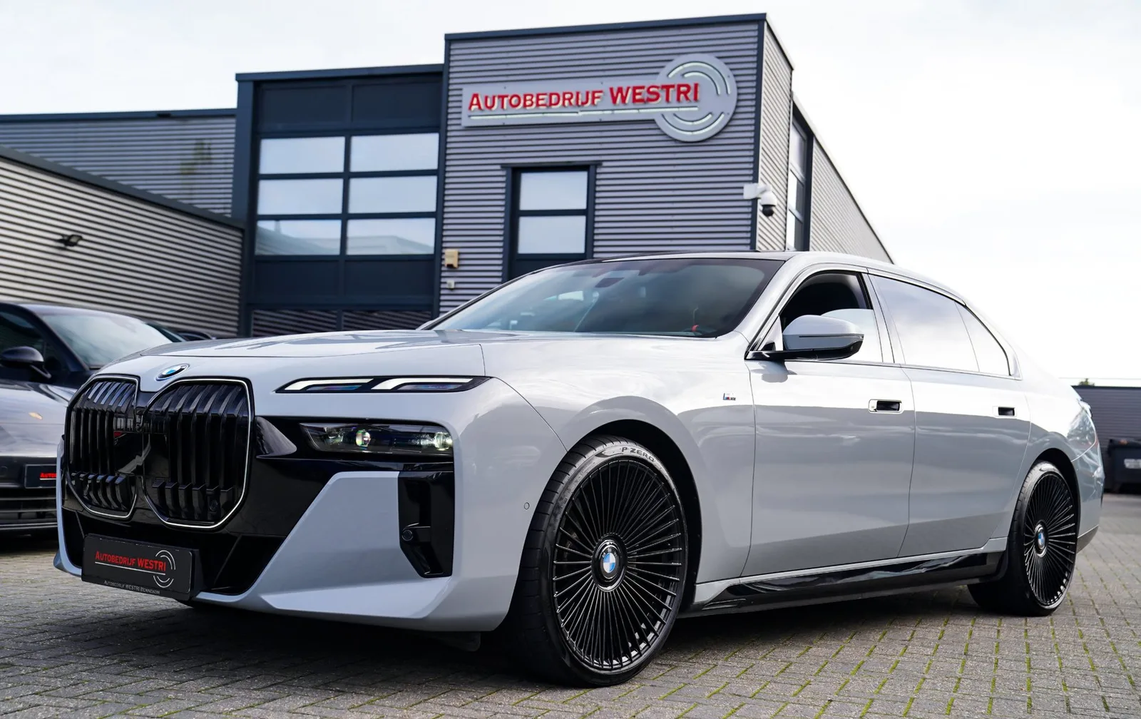 BMW i7 (2024) — foto 1
