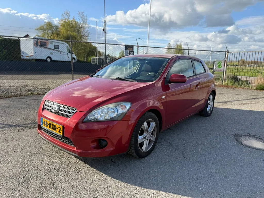 Kia Pro Cee'd (2010) — foto 1