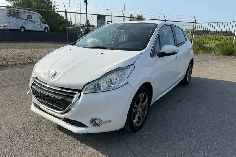 Peugeot 208 (2015)