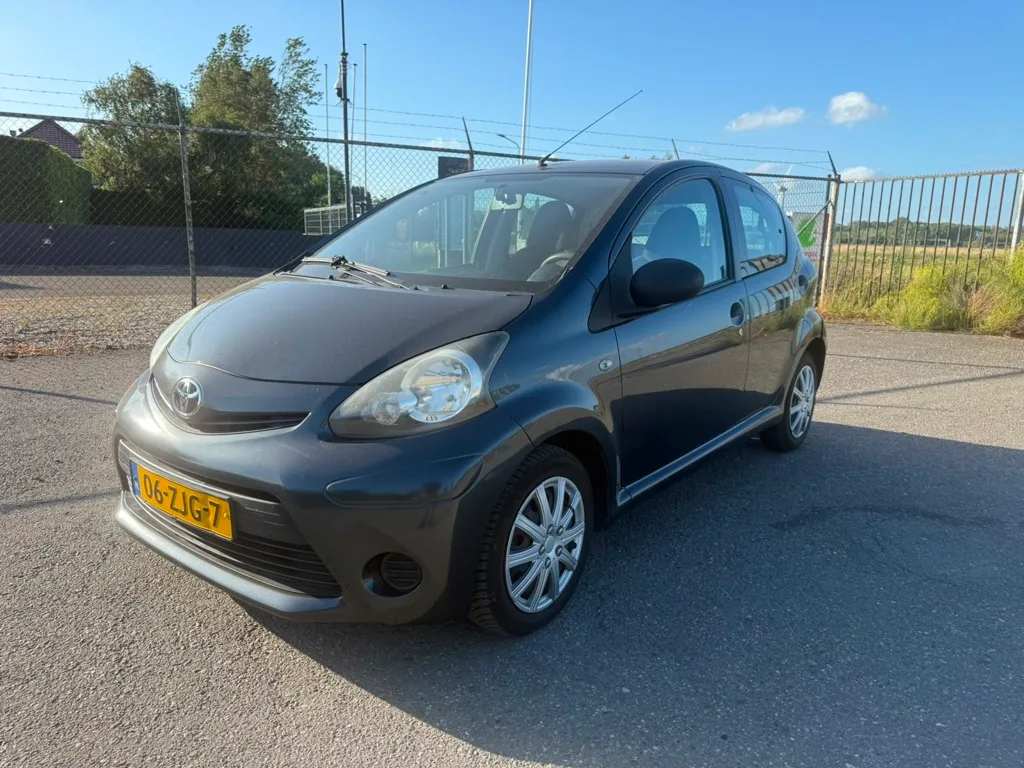 Toyota Aygo (2012) — foto 1