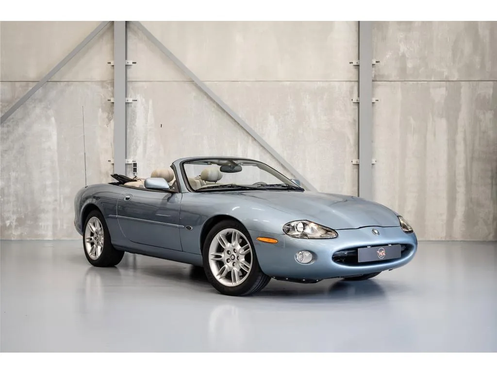 Jaguar XK8 (2002) — foto 1
