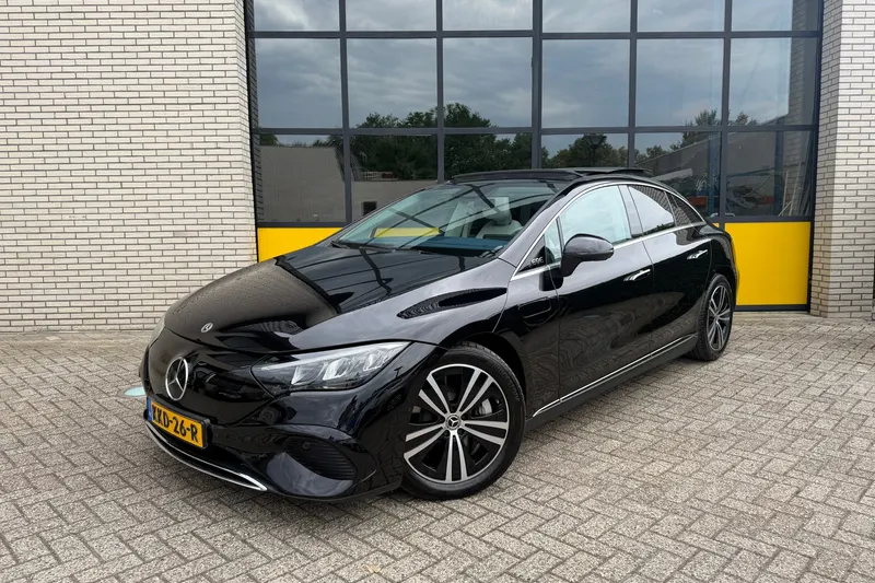 Mercedes-Benz EQE (2023)