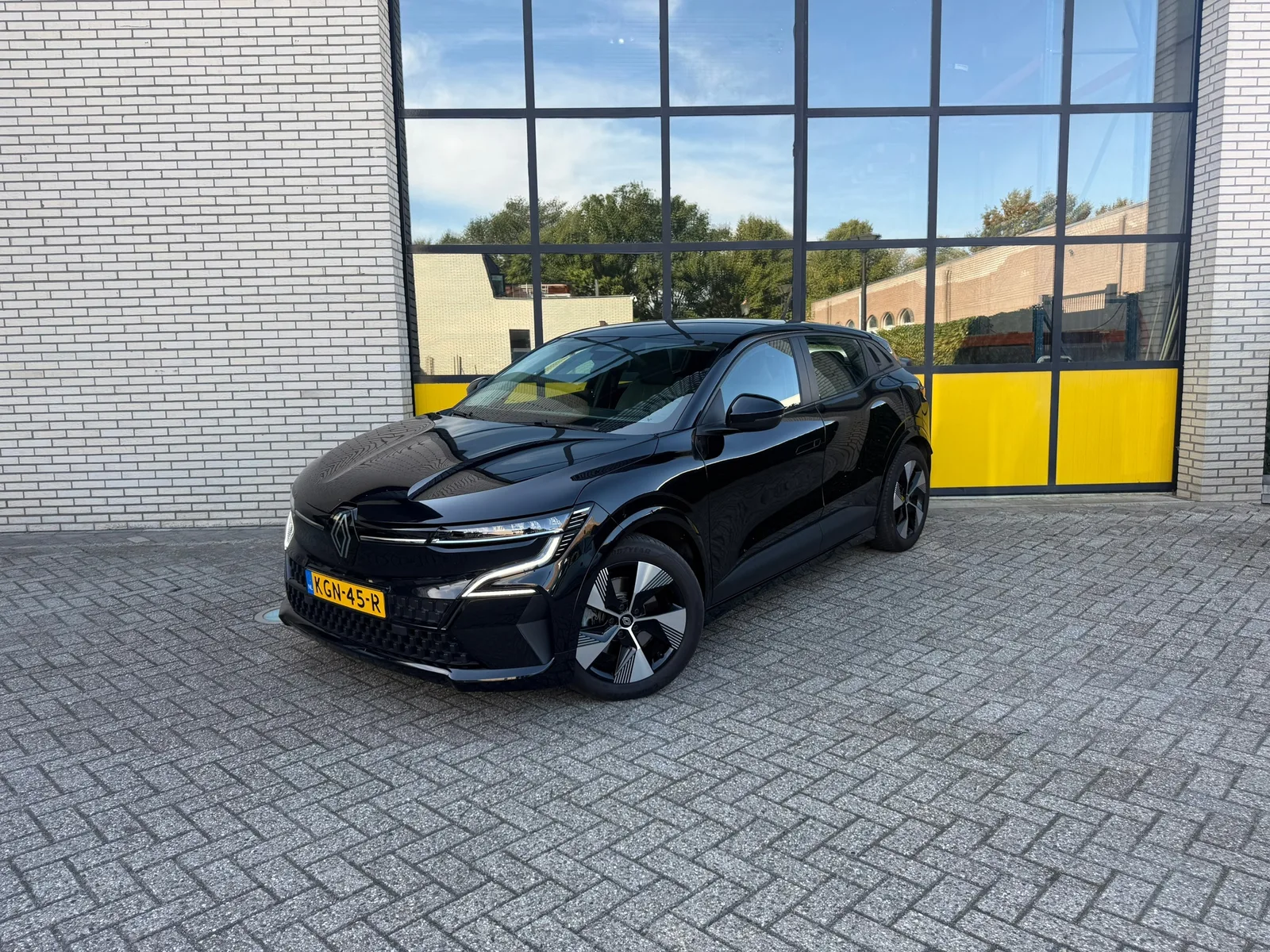 Renault Mégane E-Tech (2022) — foto 1