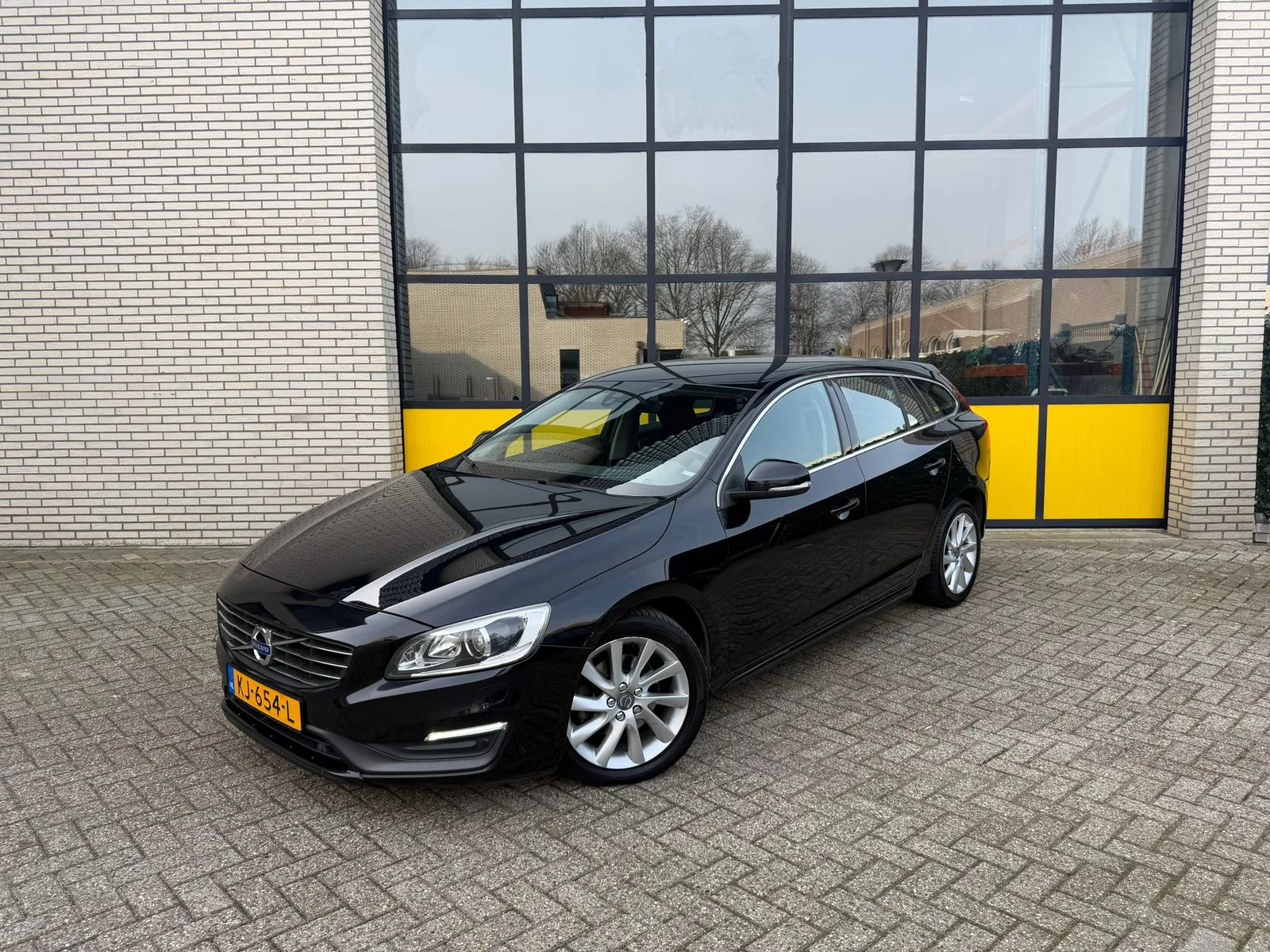 Volvo V60 (2015) — foto 1