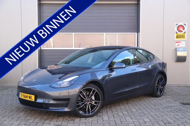 Tesla Model 3 (2022)