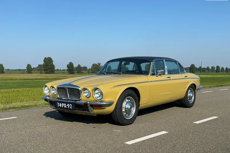 Daimler Double Six (1977)