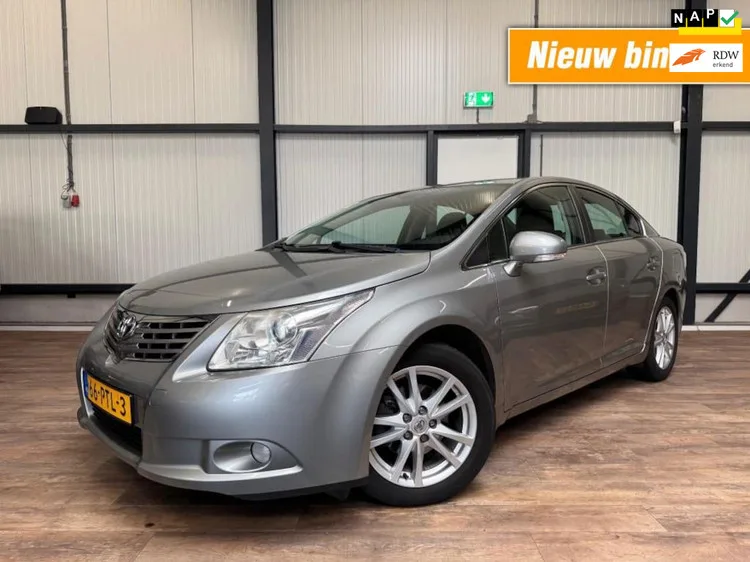 Toyota Avensis (2011) — foto 1