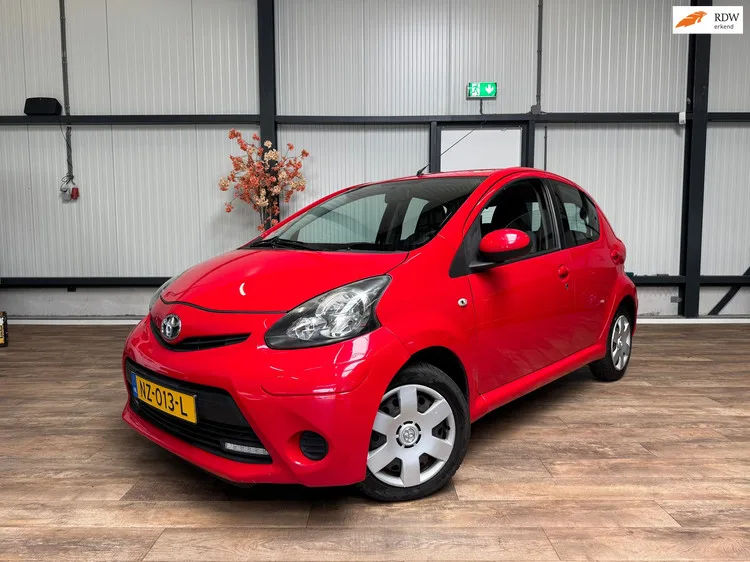 Toyota Aygo (2013) — foto 1