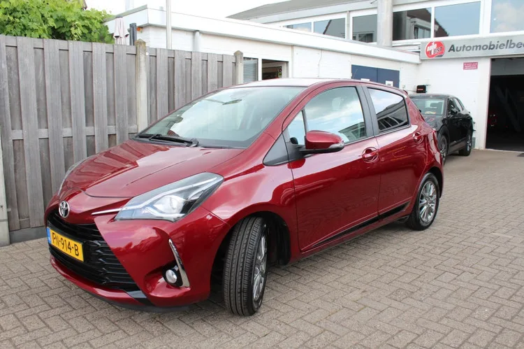 Toyota Yaris (2017) — foto 1