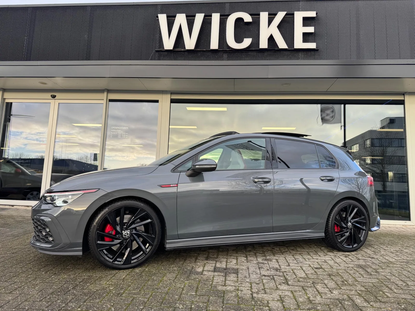 Volkswagen Golf (2021) — foto 1