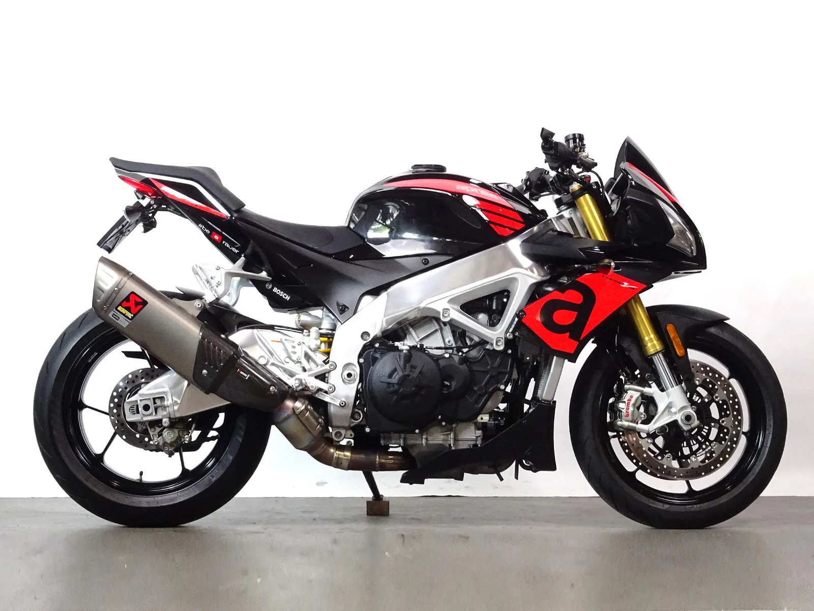 Aprilia Tuono V4 1100 RR (2018) — foto 1