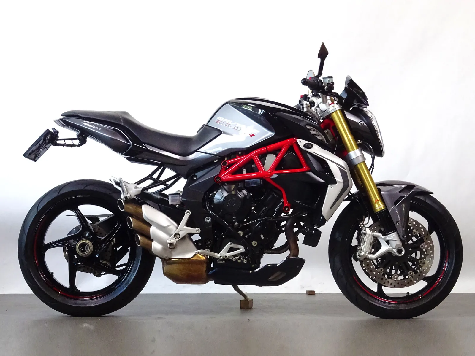 MV Agusta Brutale 800 (2016) — foto 1