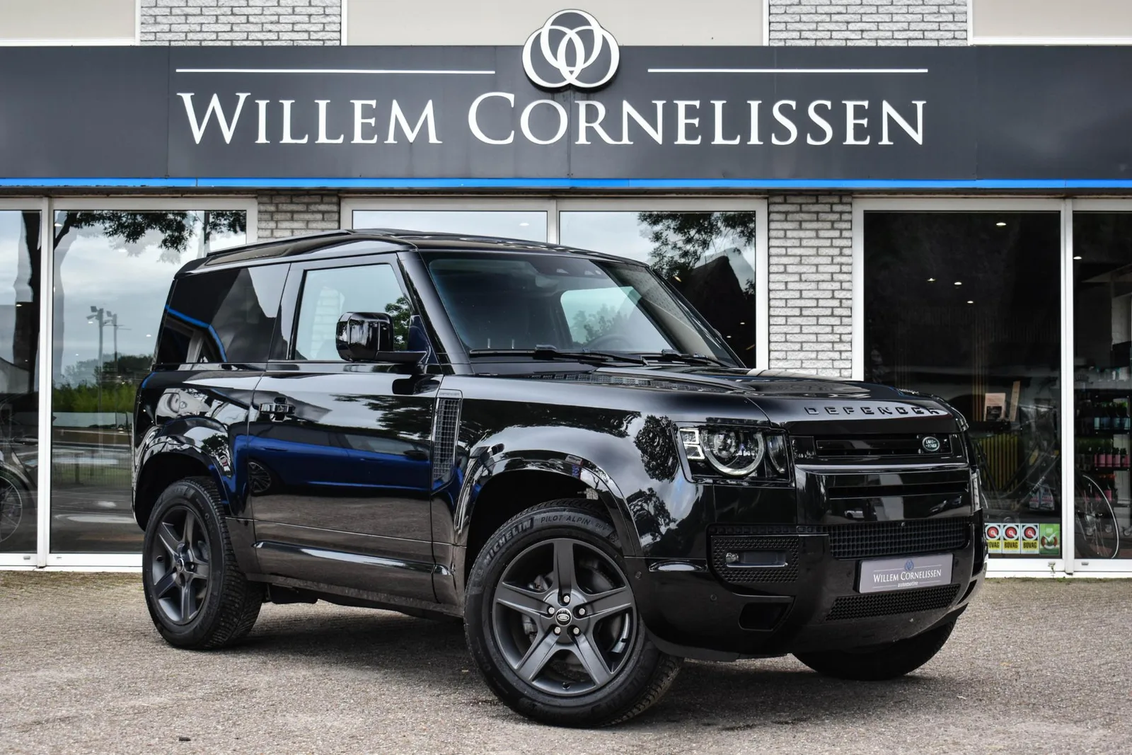 Land Rover Defender (2022) — foto 1
