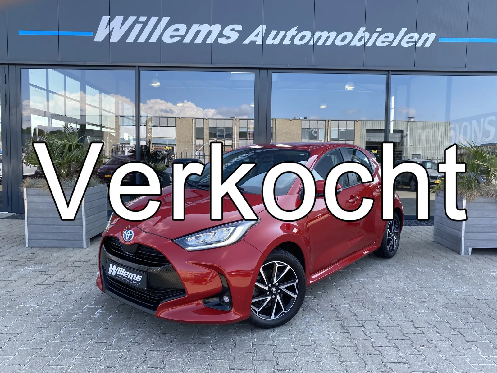 Toyota Yaris (2023) — foto 1