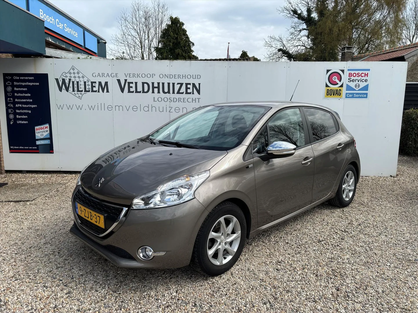 Peugeot 208 (2015) — foto 1
