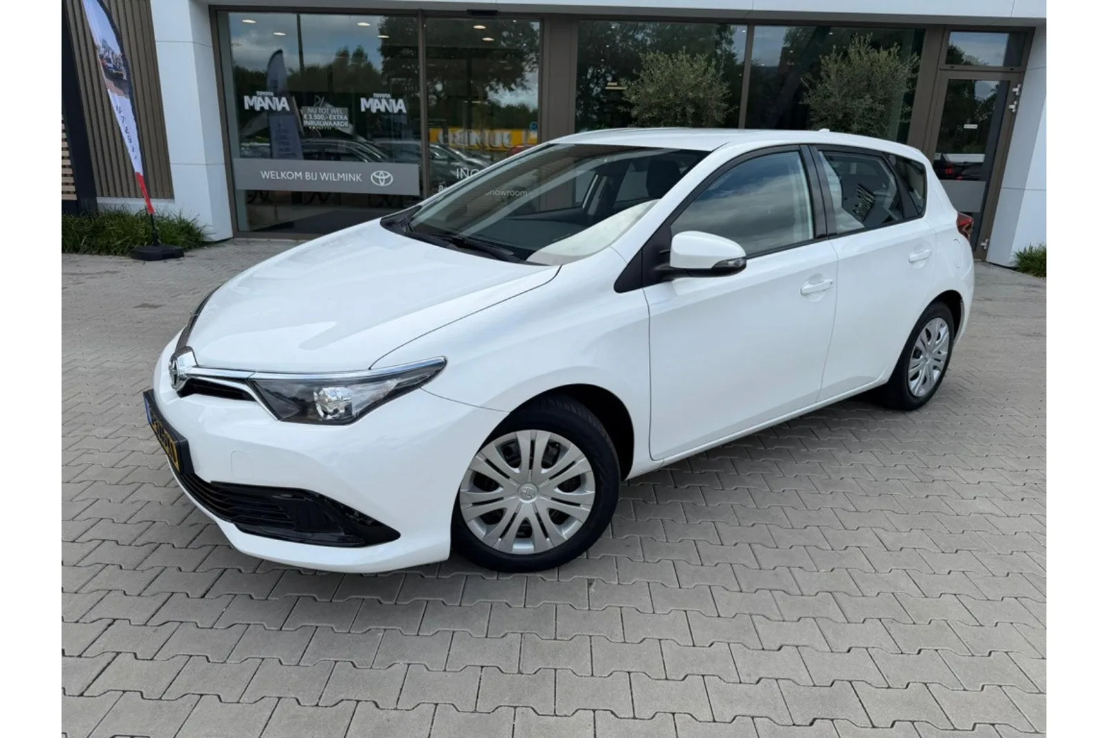 Toyota Auris (2016) — foto 1