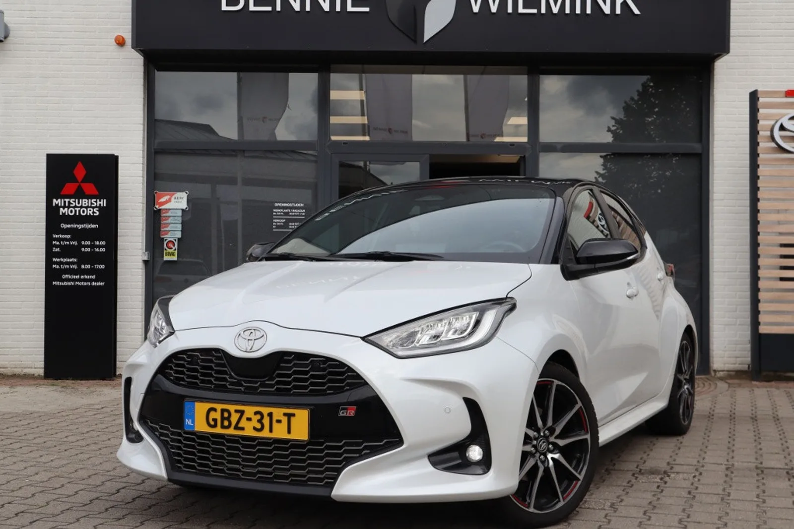 Toyota Yaris (2024) — foto 1