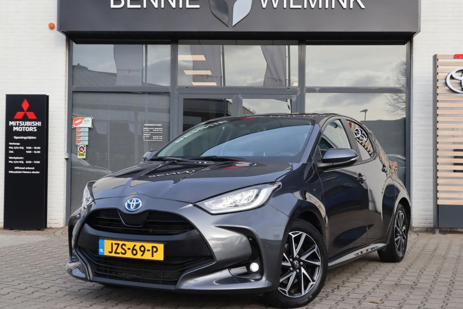 Toyota Yaris (2023) — foto 1