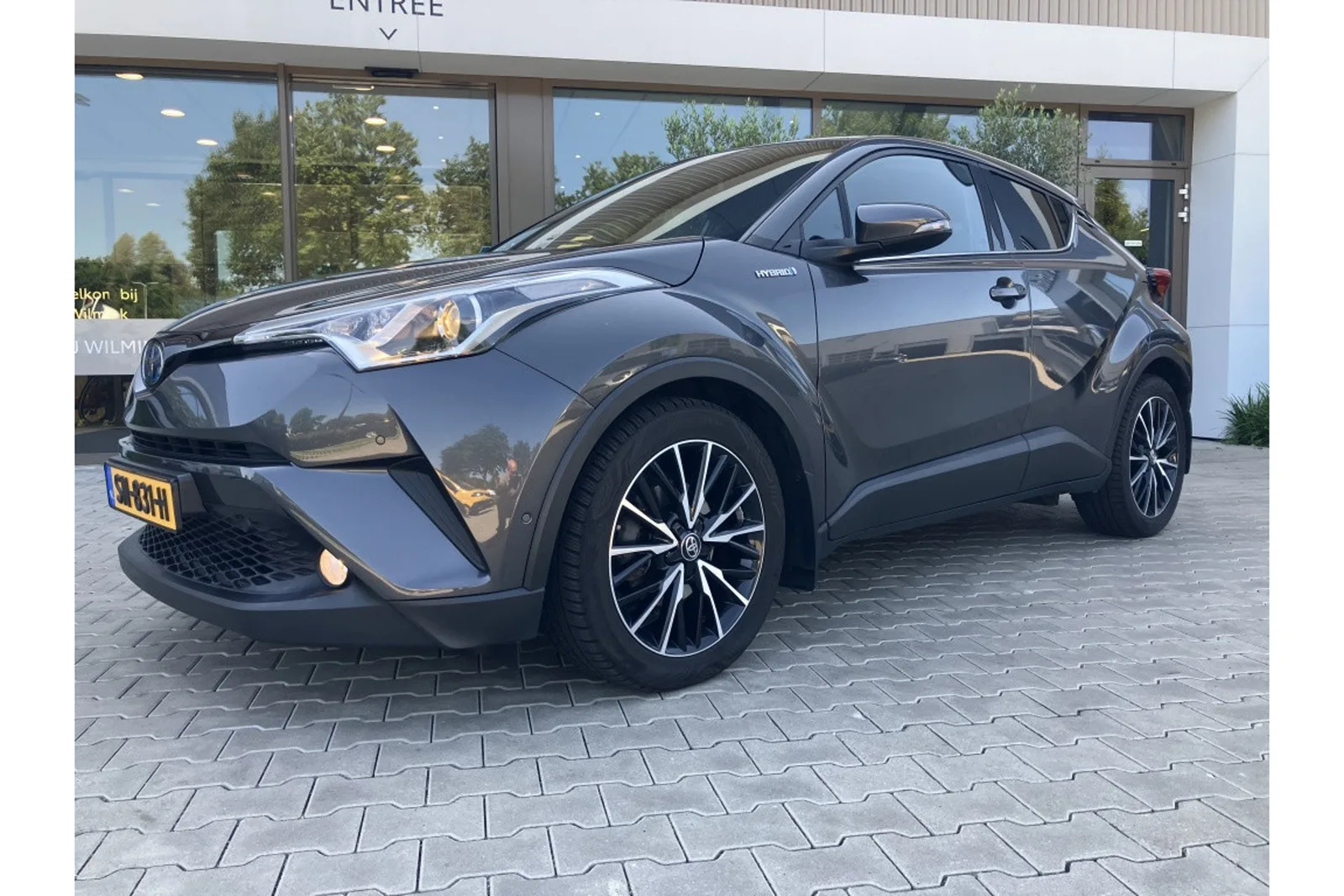 Toyota C-HR (2017) — foto 1