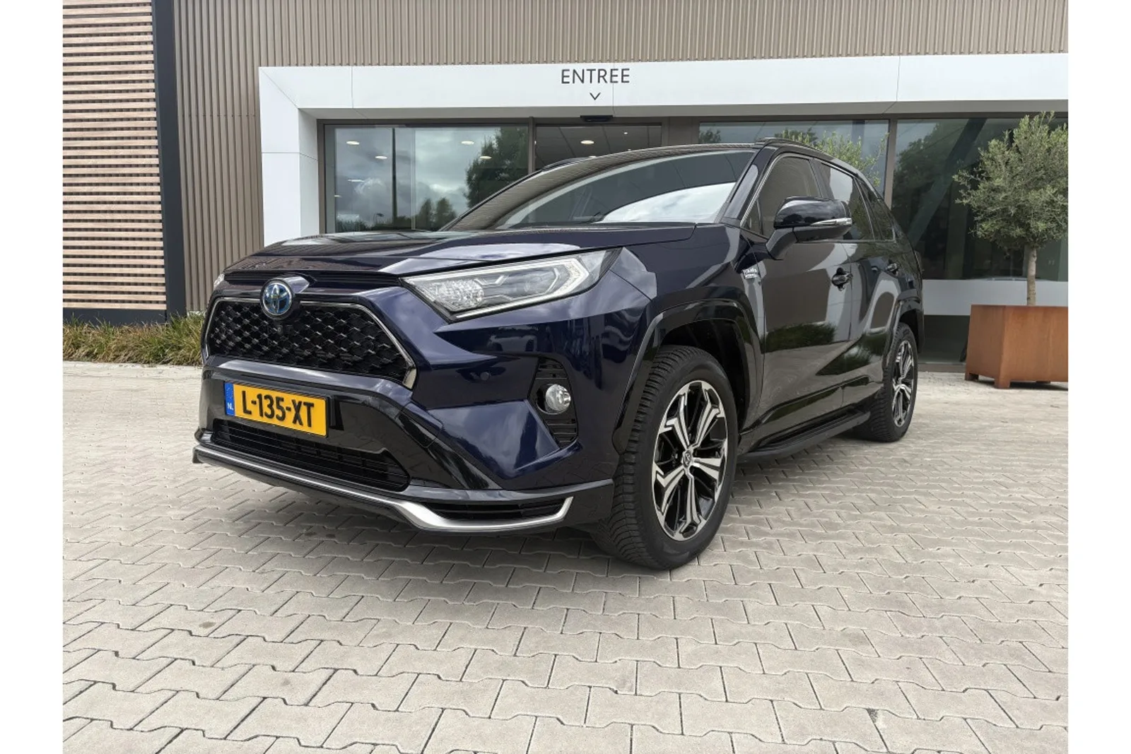 Toyota RAV4 (2021) — foto 1