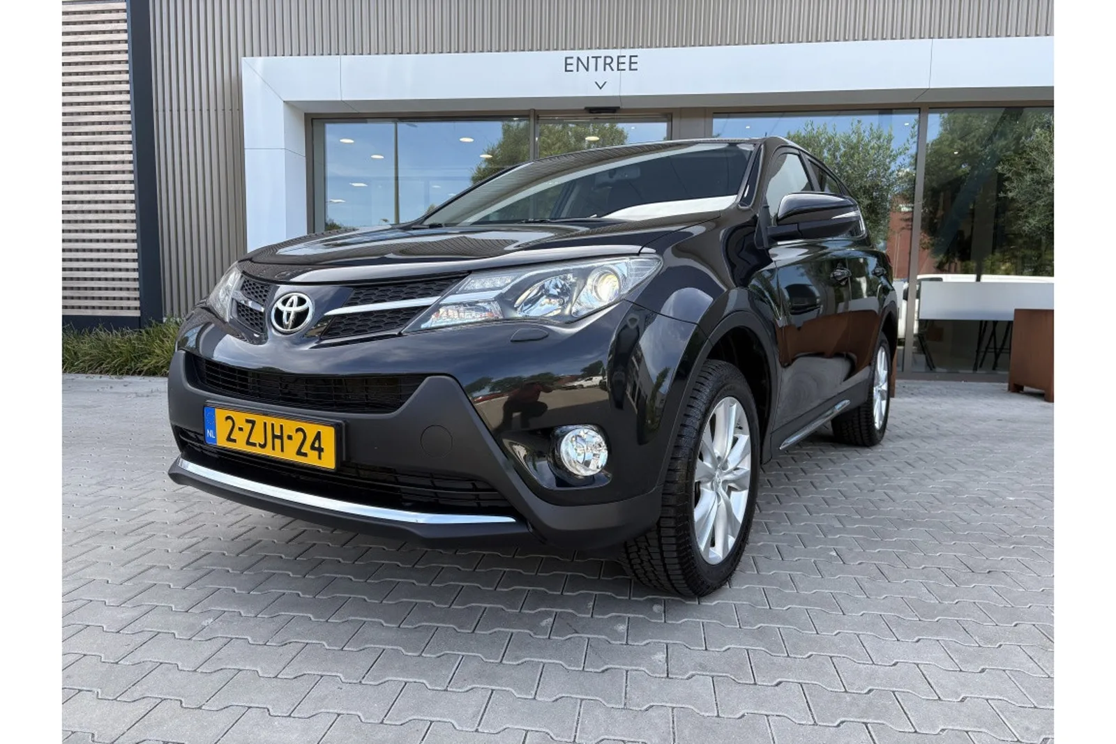 Toyota RAV4 (2015) — foto 1