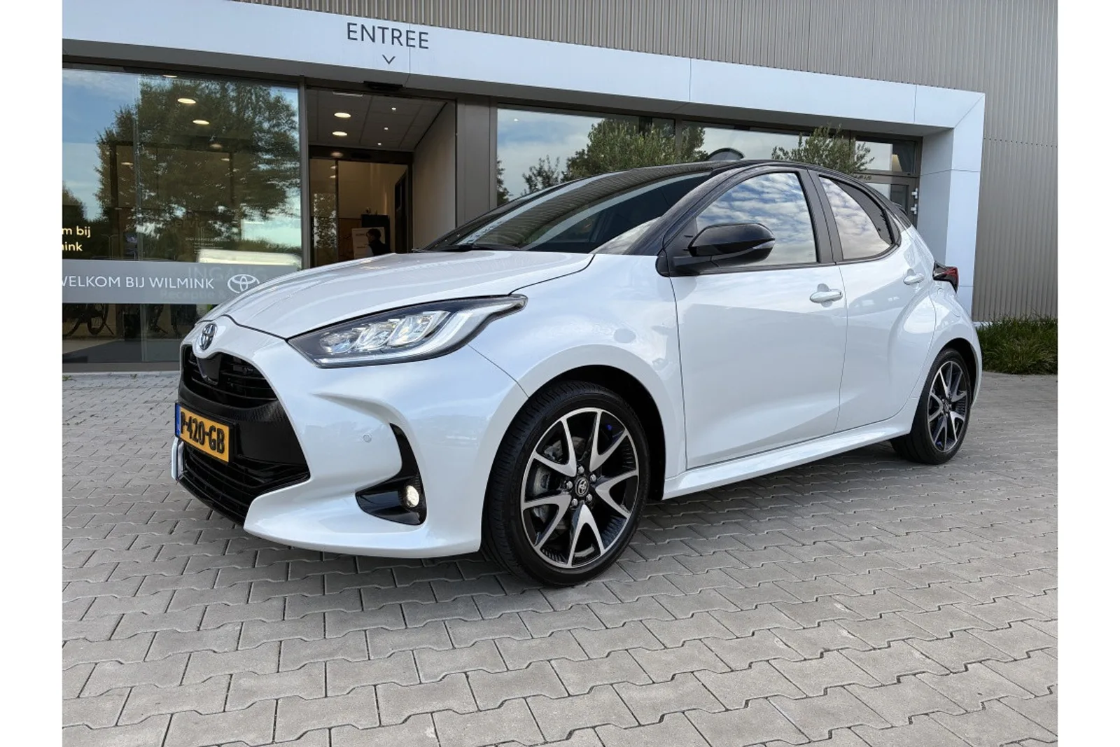 Toyota Yaris (2022) — foto 1