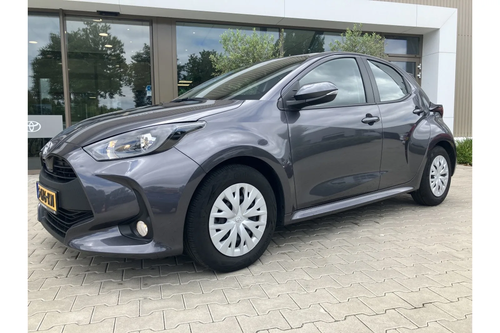 Toyota Yaris (2022) — foto 1