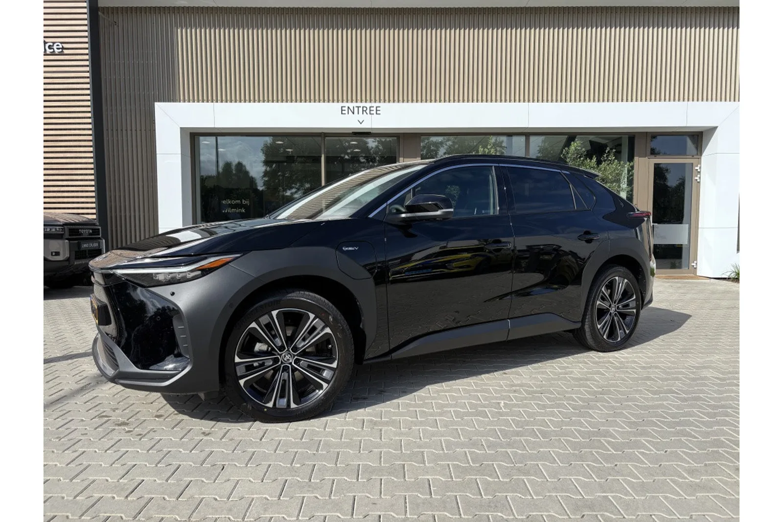 Toyota bZ4X (2025) — foto 1