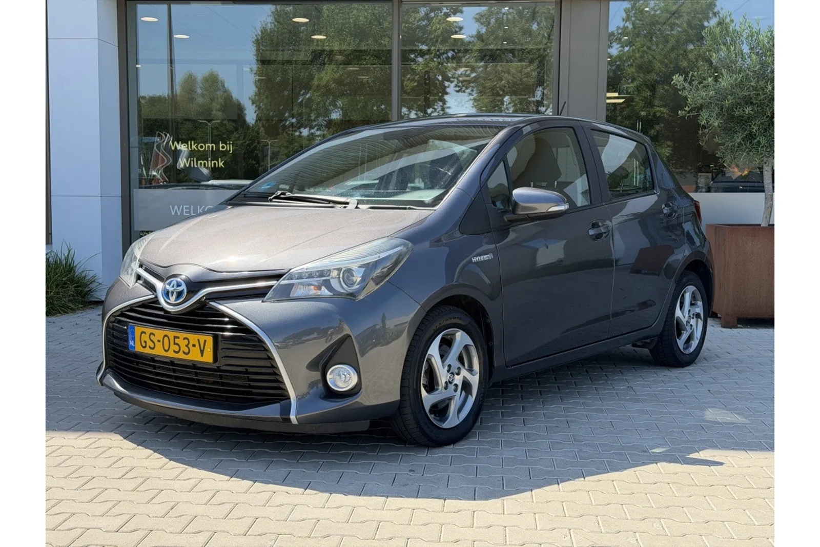 Toyota Yaris (2015) — foto 1