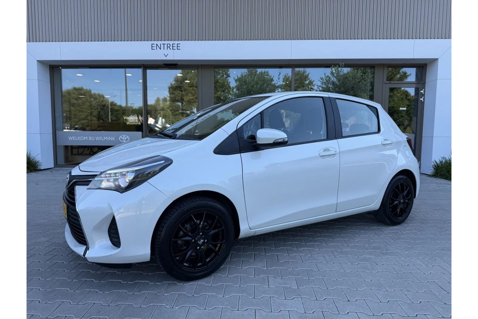 Toyota Yaris (2016) — foto 1