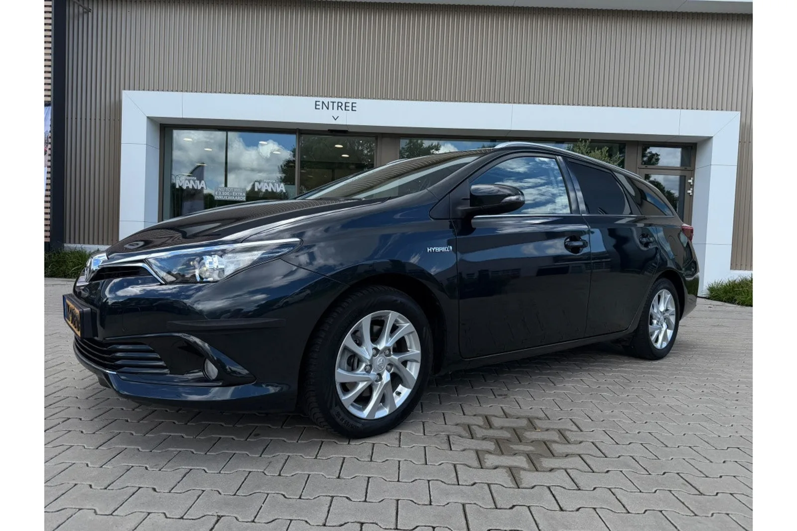 Toyota Auris (2016) — foto 1