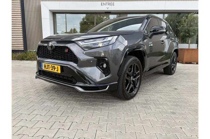 Toyota RAV4 (2025)