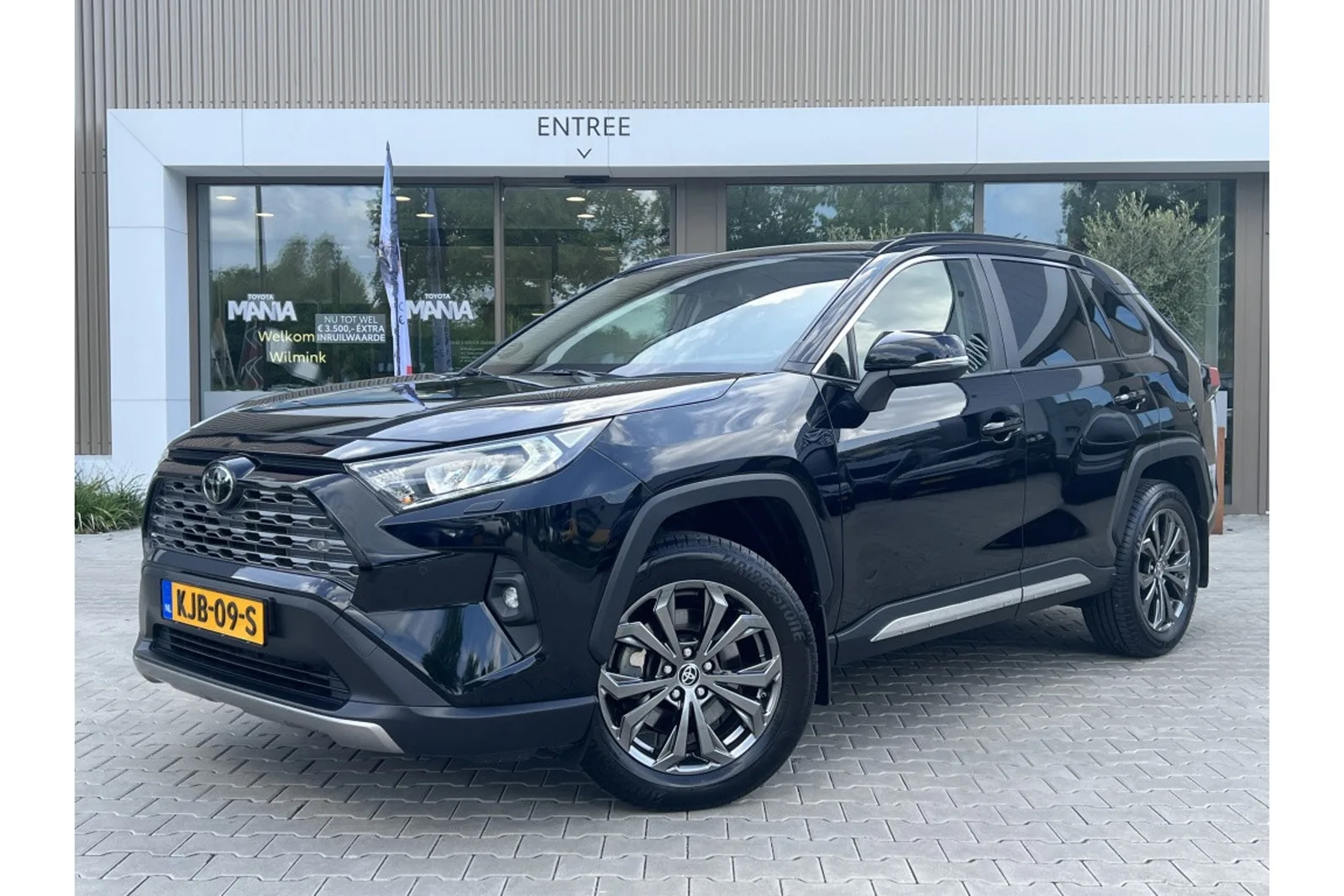 Toyota RAV4 (2023) — foto 1
