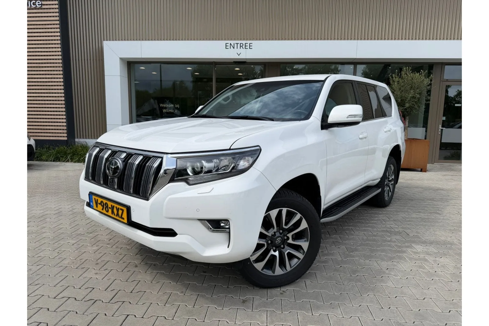 Toyota Land Cruiser (2024) — foto 1