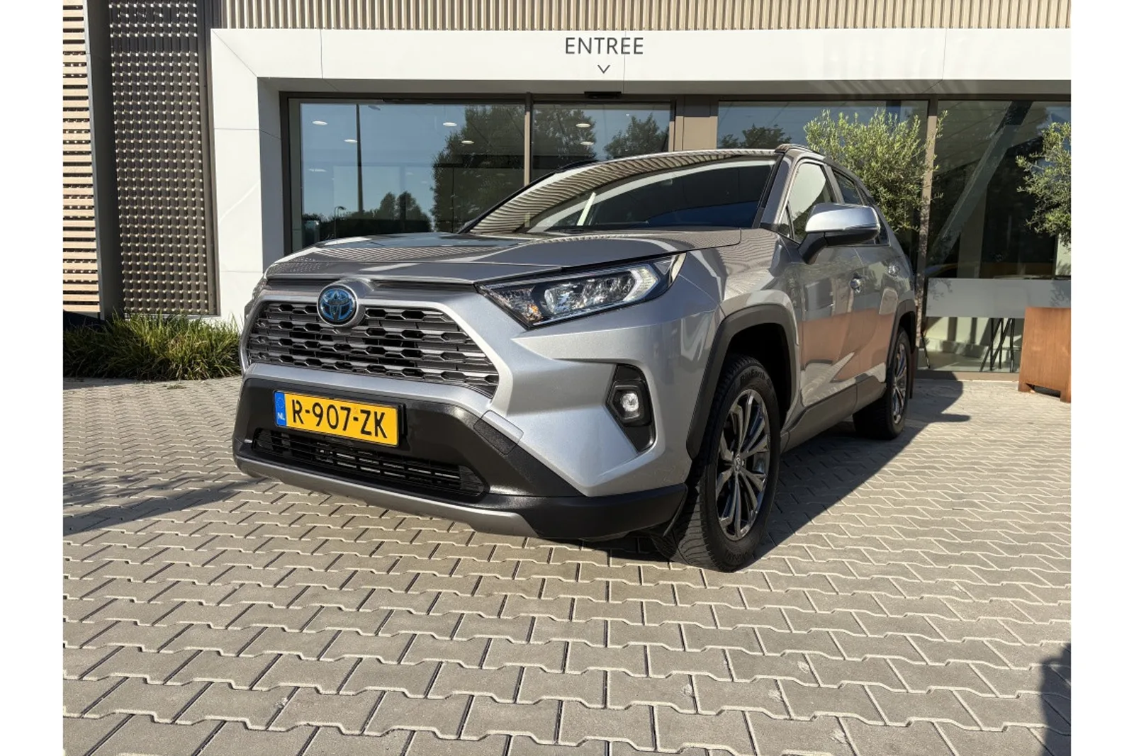 Toyota RAV4 (2022) — foto 1